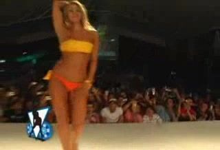 Catwalk model bikini top falls down during Catwalk Performance!