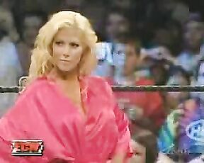 Torrie Wilson vs Kelly Kelly ECW Bikini Contest!