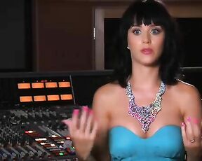 Cleavage from Katy Perry Music Kanal!