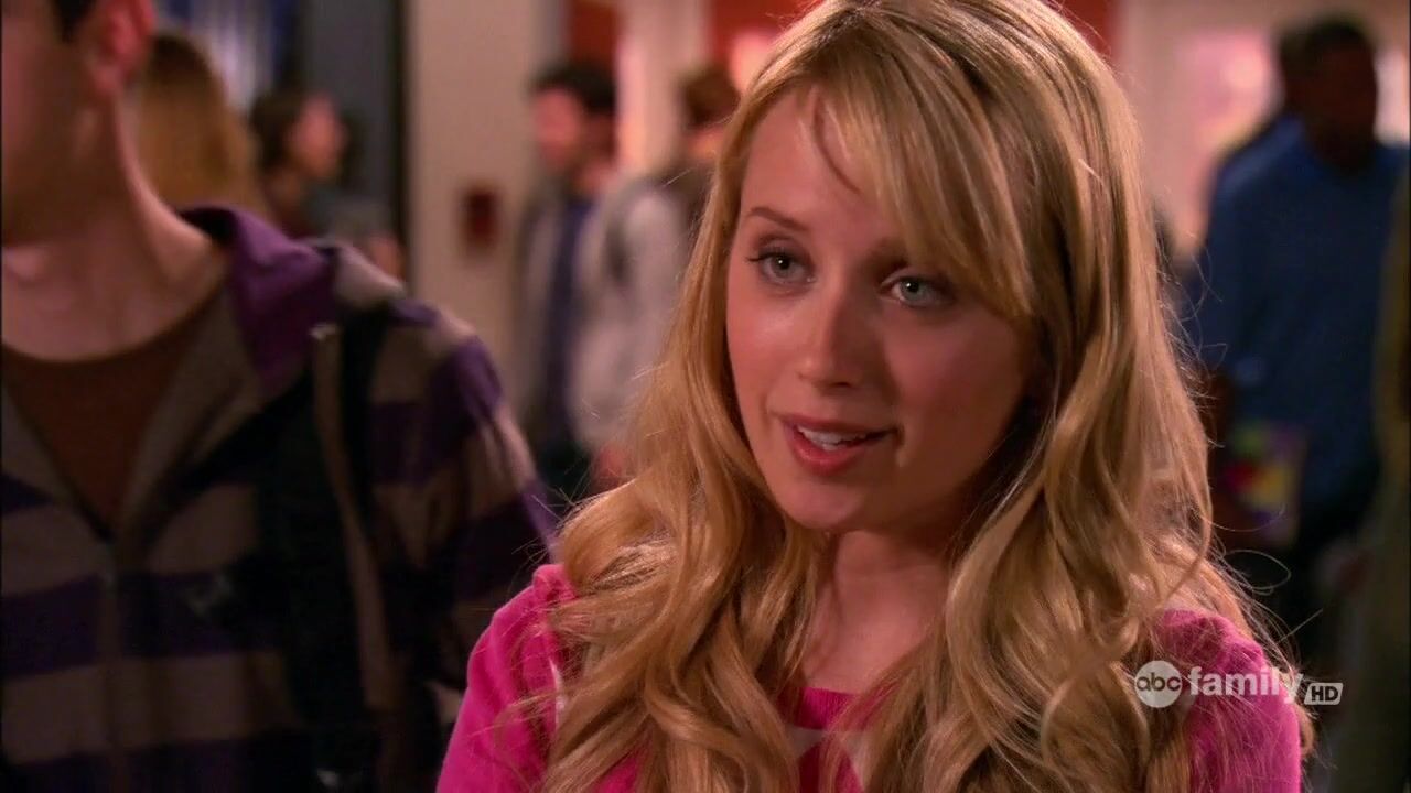 in hot pink bra in The Secret Life of the American Teenager!