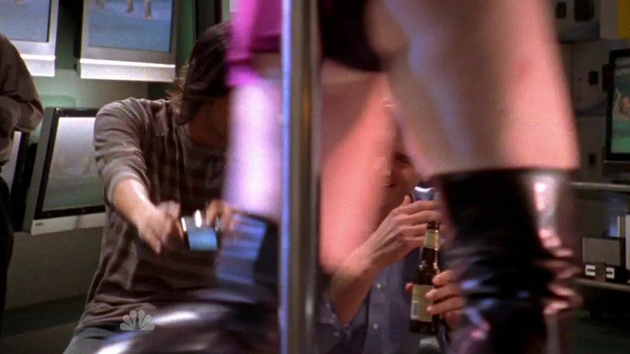 Cleavage and in leather on Chuck S02E18 720p!