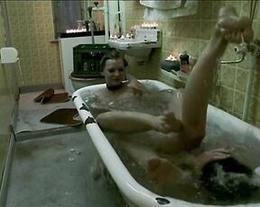 Undressed in bathtub in Sonnenallee HDTV!