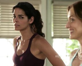 in sport bra in Rizzoli And Isles s01e06 HDTV 720p!