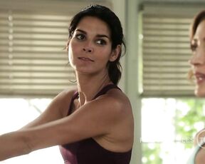 in sport bra in Rizzoli And Isles s01e06 HDTV 720p!