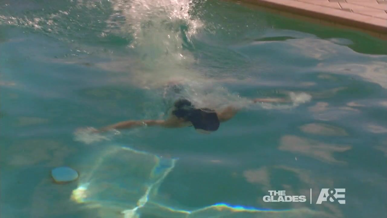 in Swimsuit on The Glades s2e2 HiDef 720p!