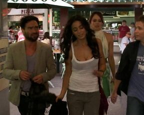 Cleavage on Entourage s8e7 HiDef 720p!