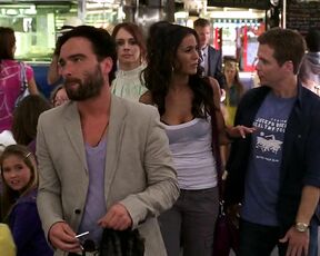 Cleavage on Entourage s8e7 HiDef 720p!