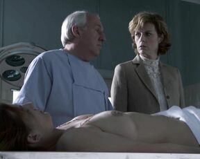 Nude and dead on Boulevard du Palais s13e02 HiDef 1080p!