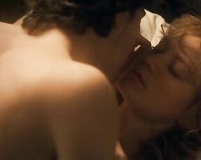 girl kiss in Albert Nobbs!