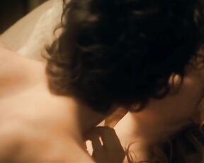 girl kiss in Albert Nobbs!