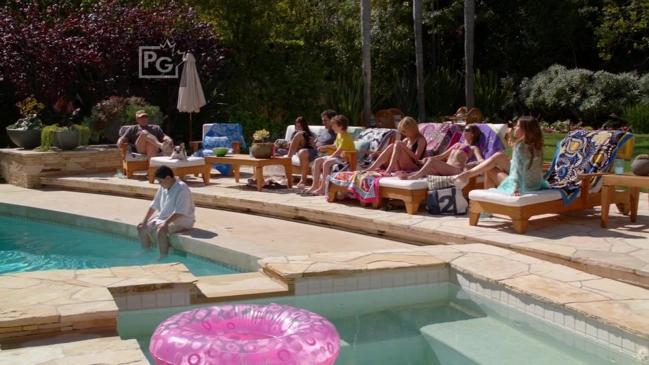 in Bikini on Modern Family s03e10 HiDef 720p!