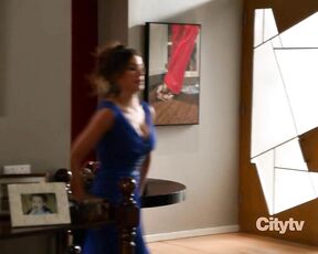 Cleavage on Modern Family s03e13 HiDef 720p!