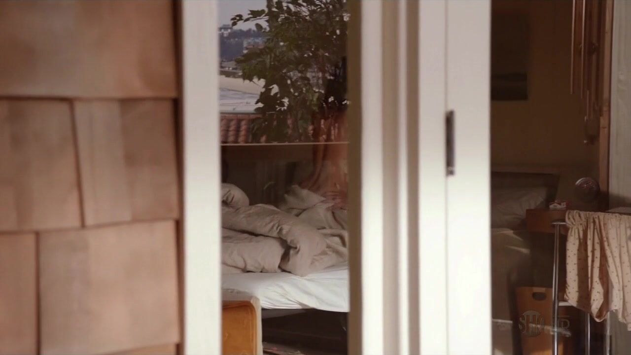 Topless on Californication s05e04 HiDef 720p!