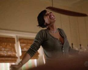 in Bra on Californication s05e06 HiDef 720p!