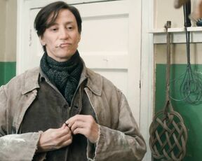 Topless in Albert Nobbs BluRay 1080p!