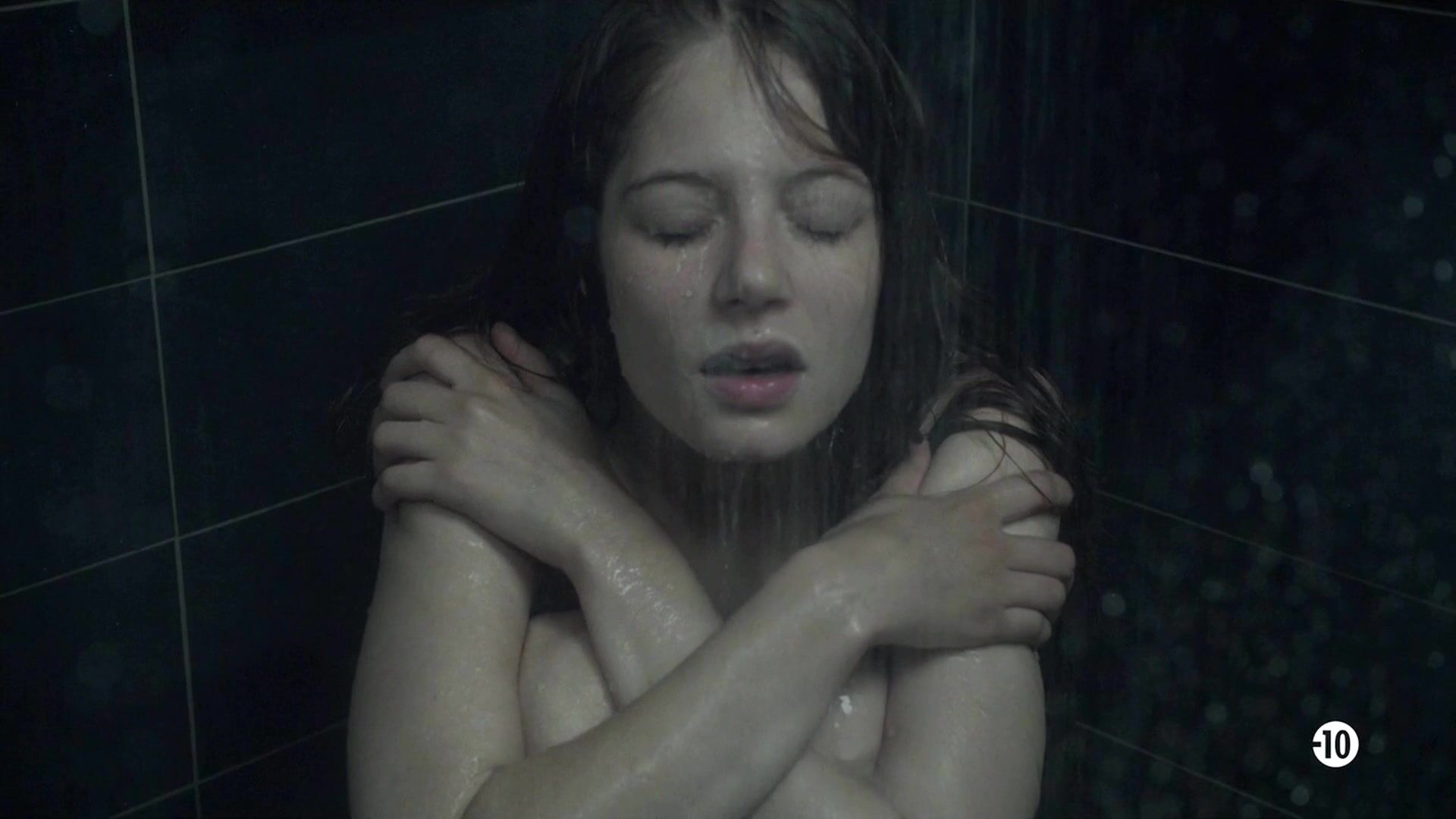 Topless in Les Revenants s01e07 HiDef 1080p!