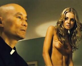 Nude in Seven Psychopaths!