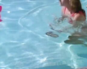 in Bikini on Silk Stalkings s03e17!