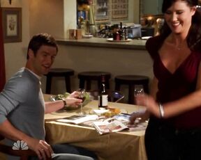 Cleavage and downblouse on Chuck s02e03 720p!