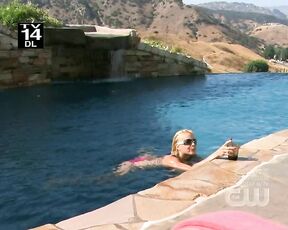 Brittany Daniel, Tia Mowry and Wendy Raquel Robinson in Bikinis on The Game S2e2!