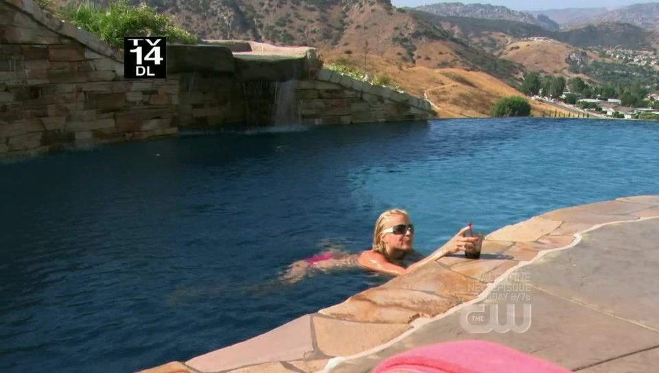 Brittany Daniel, Tia Mowry and Wendy Raquel Robinson in Bikinis on The Game S2e2!