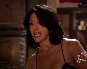 huge Tits, huge Cleavage on Army Wives s02e18!