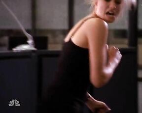 Yvonne Strahovski and Sarah Lancaster in tight jeans, hot leggy and cleavage on Chuck s02e05!