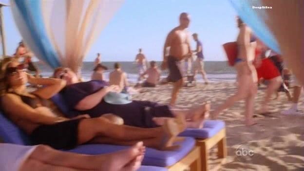 in Bikini on Samantha Who s02e02!