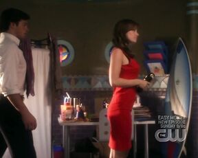 Cleavage and bra strap on Smallville!