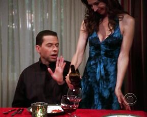 Cleavage on Two And A Half Men s06e07 720p!