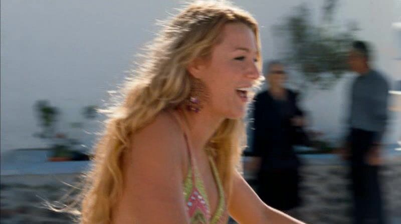 showing belly on The Sisterhood of the Traveling Pants 2!