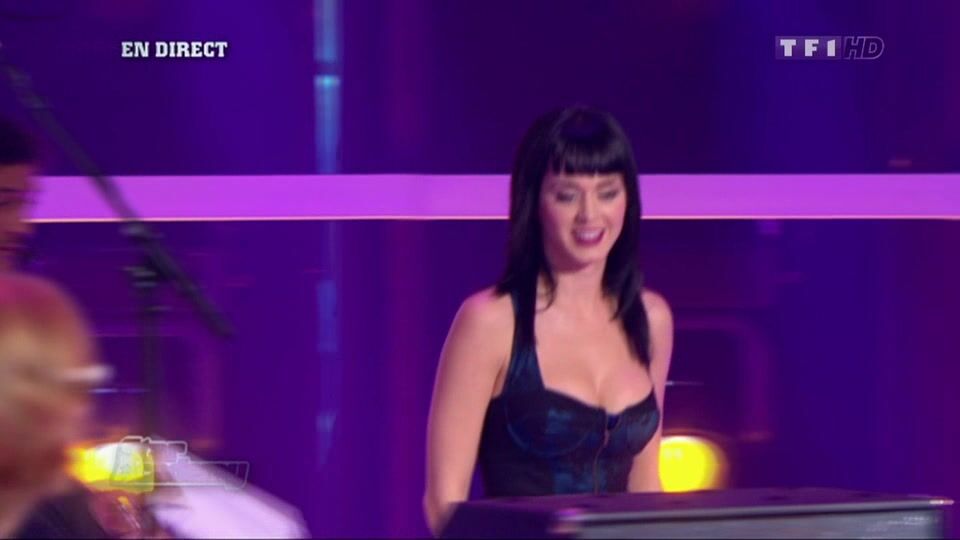 Cleavage on HD French Tv!