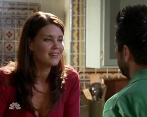 Cleavage, downtop and in tight jeans on Chuck s02e08 720p!