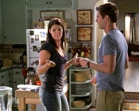 Cleavage, downtop and in tight jeans on Chuck s02e08 720p!