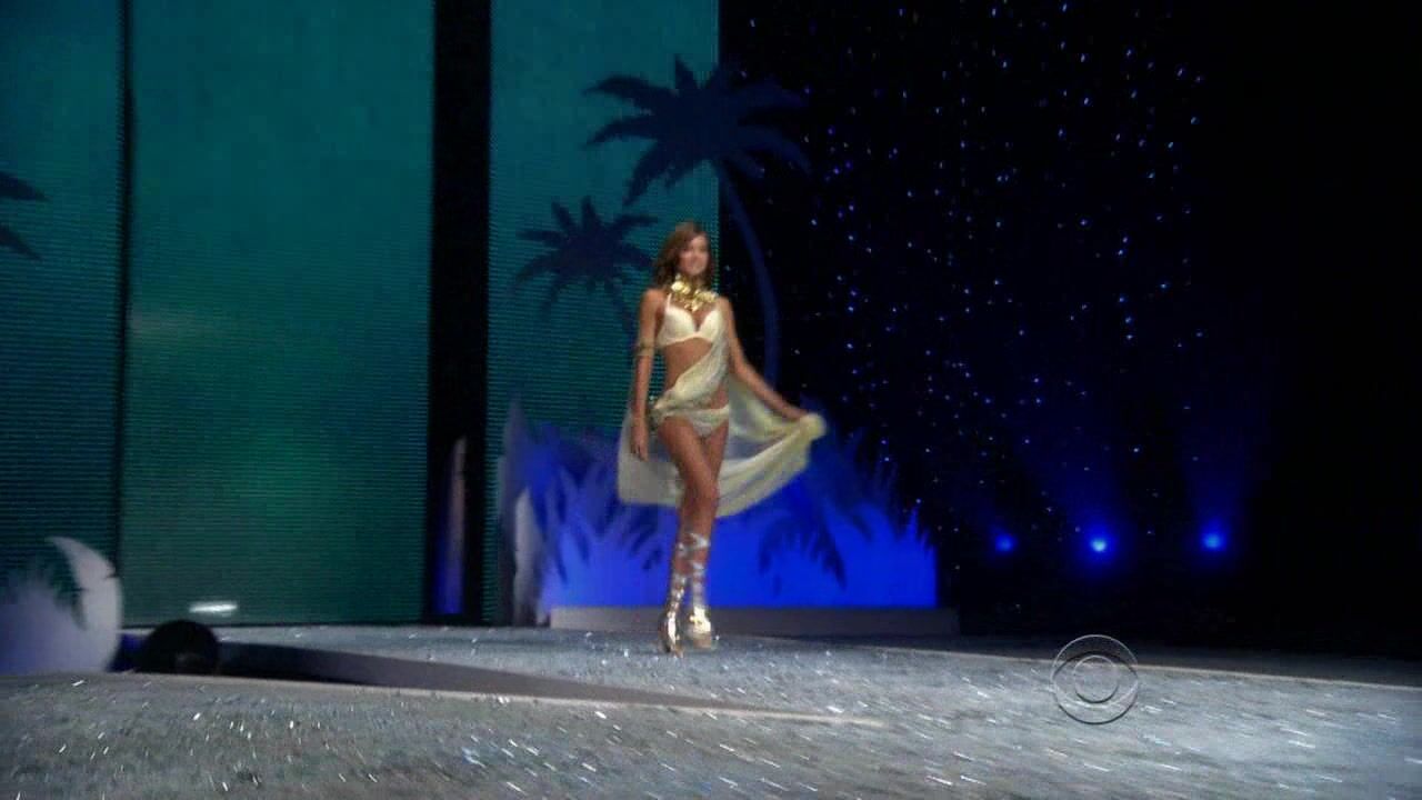 at Victorias Secret Fashion Show 720p!