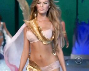 on the runway at the Victorias Secret Fashion Show 2008!