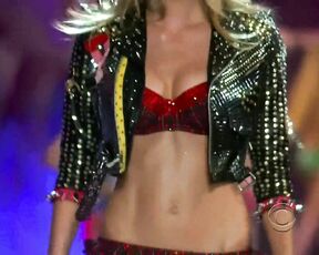 on the runway at the Victorias Secret Fashion Show 2008!