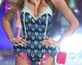 on the runway at the Victorias Secret Fashion Show 2008!