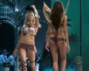 on the runway at the Victorias Secret Fashion Show 2008!