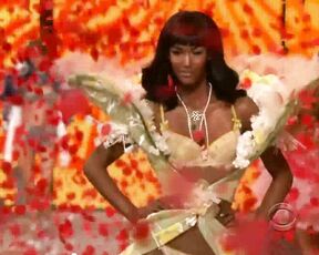 on the runway at the Victorias Secret Fashion Show 2008!