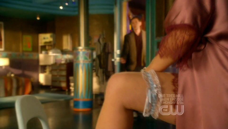 in Lingerie on Smallville S8e10!