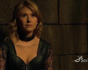 Cleavage on Stargate Atlantis!