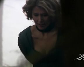 Cleavage on Stargate Atlantis!