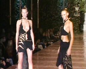 catwalk Nipple and Tit slip!