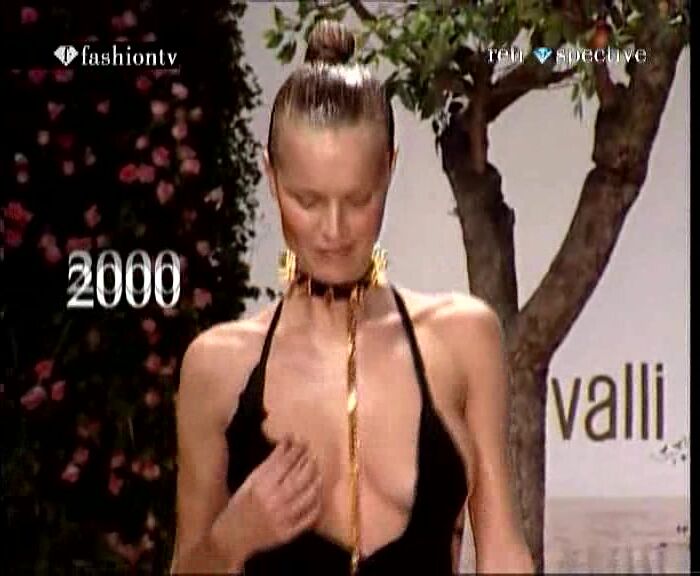 catwalk Nipple and Tit slip!