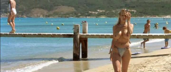 Big Bare Breasts on beach in Les Randonneurs a Saint-Tropez!