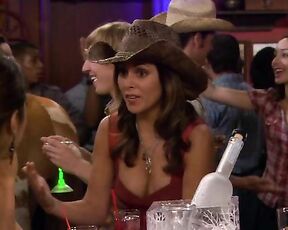 Cleavage on How I Met Your Mother!