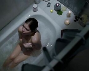 Nude in tub in Boogeyman 3!