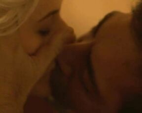 Scarlett Johansson nice skin and kissing Penelope Cruz in Vicky Cristina Barcelona!