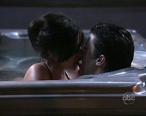 in hottub on General Hospital!